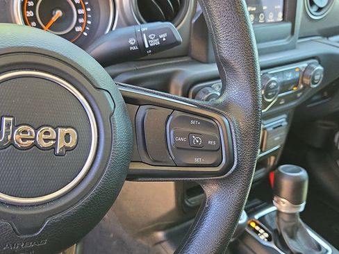 Used 2023 Jeep Gladiator Sport image 17