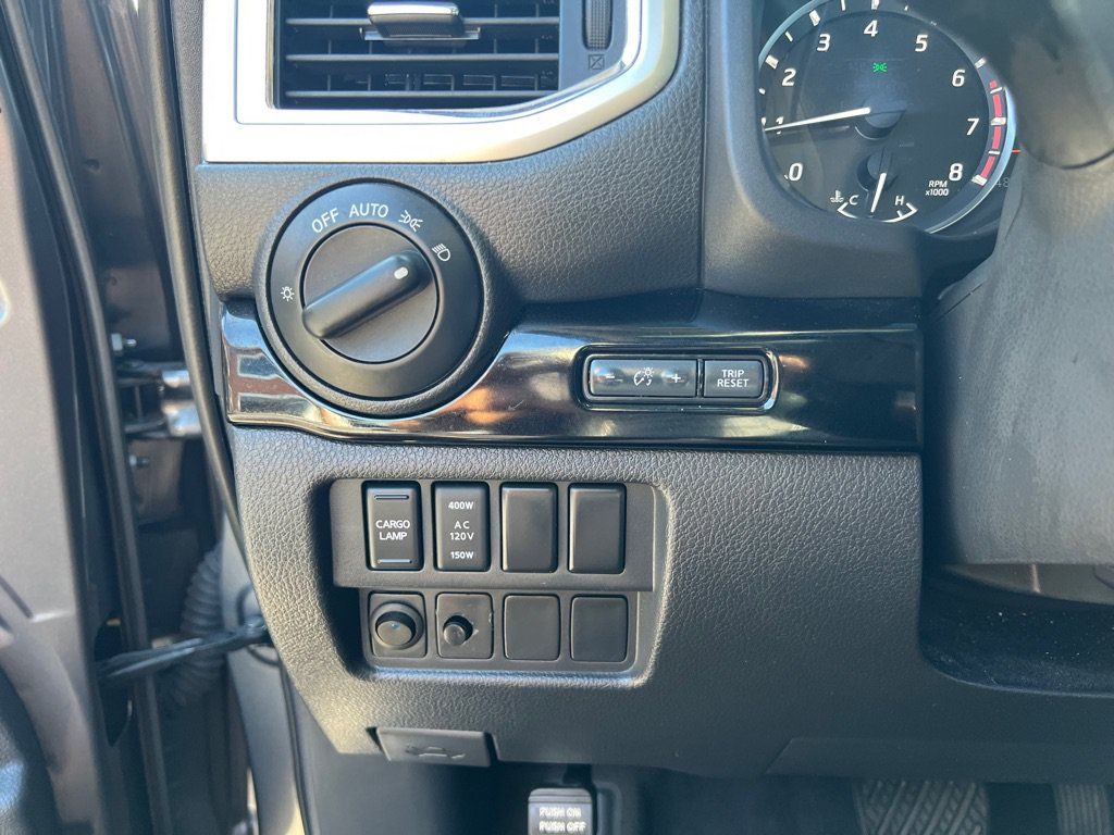 Used 2021 Nissan Titan SV w/ SV Convenience Package AWD/4WD image 30