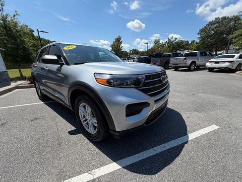 Used 2022 Ford Explorer XLT w/ Class IV Trailer Tow Package RWD image 4