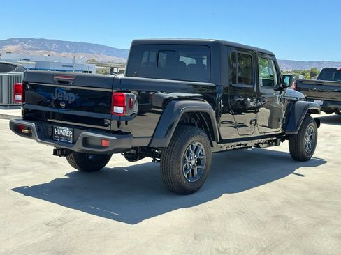 New 2026 Jeep Gladiator Sport AWD/4WD image 7