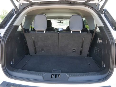 Certified 2024 Ford Explorer XLT AWD/4WD image 12