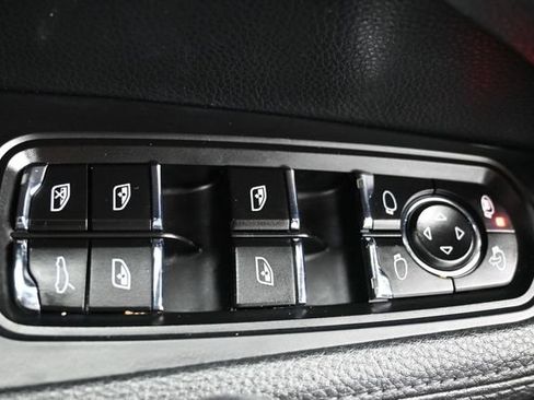 Used 2020 Porsche Macan AWD/4WD image 26