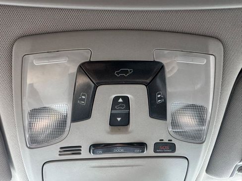 Used 2018 Toyota Sienna SE Premium w/ Carpet Mat Package FWD image 27