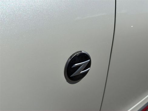 Used 2017 Nissan 370Z NISMO RWD image 10