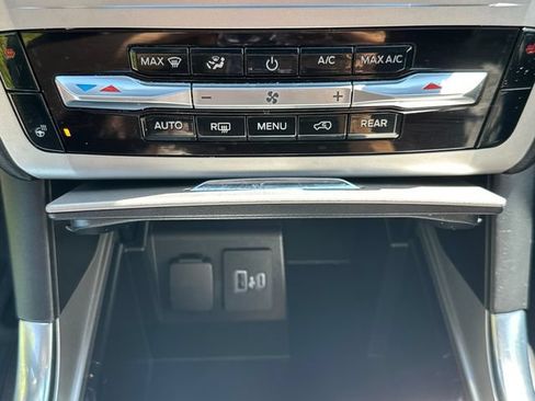 Used 2022 Ford Explorer XLT w/ Equipment Group 202A AWD/4WD image 36