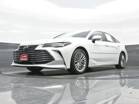 Used 2019 Toyota Avalon Limited image 30