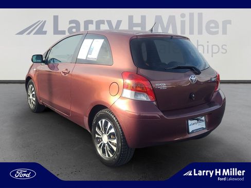 Used 2009 Toyota Yaris 2-Door Hatchback image 3