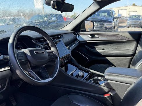 Used 2022 Jeep Grand Cherokee L Laredo image 9