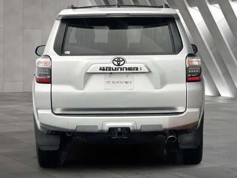 Used 2022 Toyota 4Runner SR5 Premium image 5