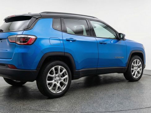 Used 2025 Jeep Compass Limited image 9