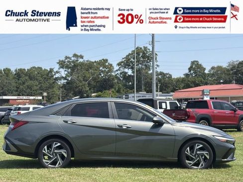 Used 2024 Hyundai Elantra SEL w/ Convenience Package FWD image 4