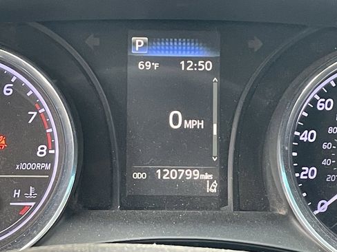 Used 2020 Toyota Camry SE image 8