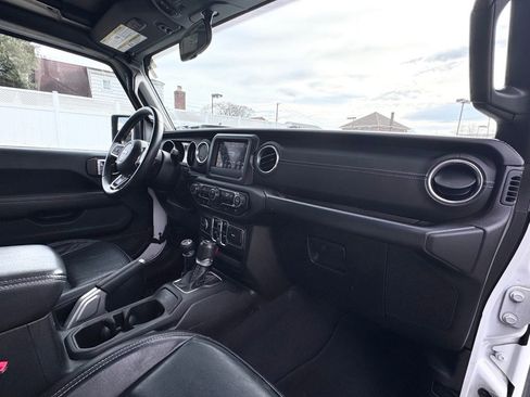 Certified 2018 Jeep Wrangler Unlimited Sahara image 18