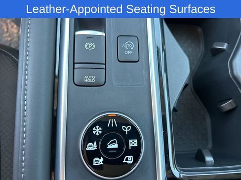 Used 2025 Nissan Pathfinder SL AWD/4WD image 14