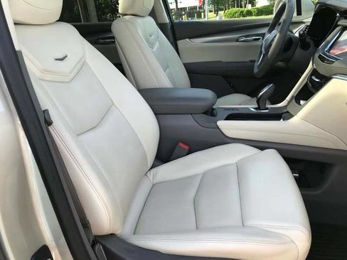 Used 2017 Cadillac XT5 Premium Luxury w/ Driver Assist Package image 29