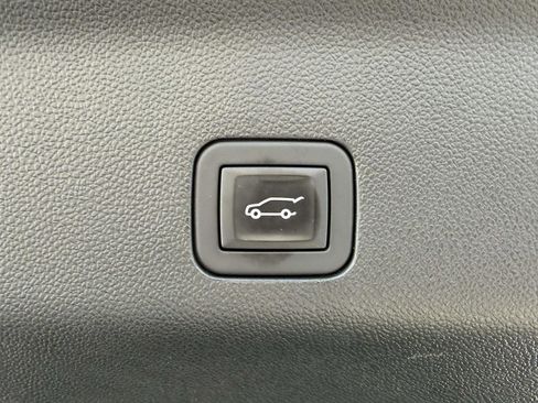 Certified 2025 Chevrolet Suburban Premier AWD/4WD image 7