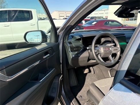 Used 2025 GMC Acadia Elevation image 7