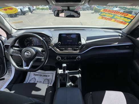 Used 2025 Nissan Altima 2.5 SV FWD image 18