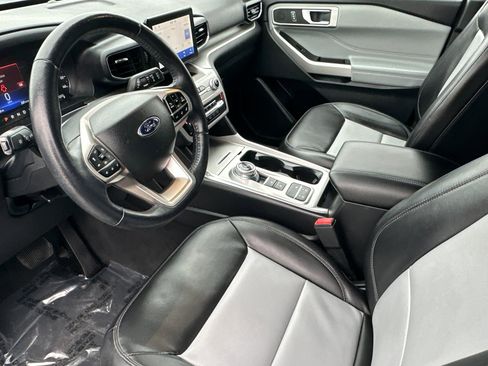 Certified 2022 Ford Explorer XLT w/ Equipment Group 202A image 11