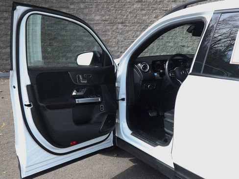 Used 2023 Mercedes-Benz GLB 250 4MATIC image 26