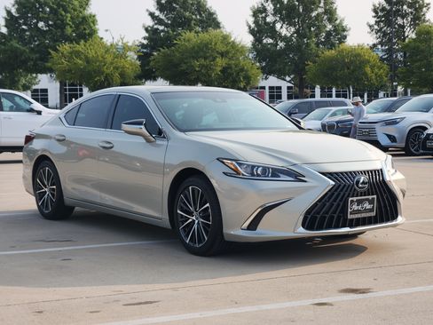Used 2023 Lexus ES 350 w/ Premium Package FWD image 2