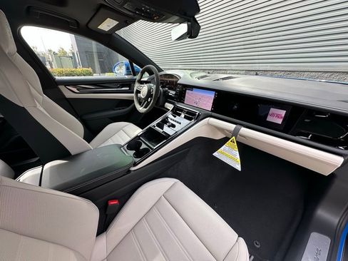 Used 2026 Porsche Panamera 4 image 40