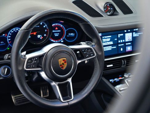 Used 2021 Porsche Cayenne S image 21