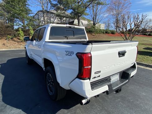 Certified 2025 Toyota Tacoma TRD Sport w/ TRD Sport Upgrade Package image 6