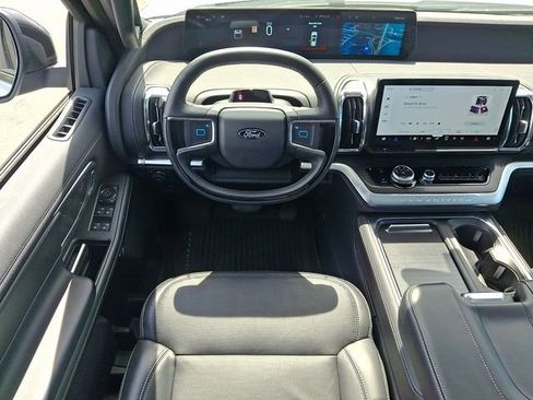 Used 2025 Ford Expedition Platinum w/ Stealth Appearance Package image 11