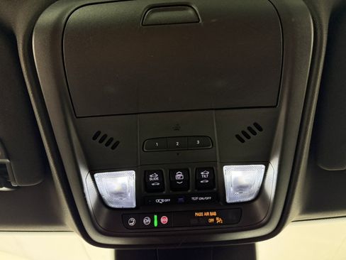 Used 2024 Cadillac XT4 Premium Luxury image 23