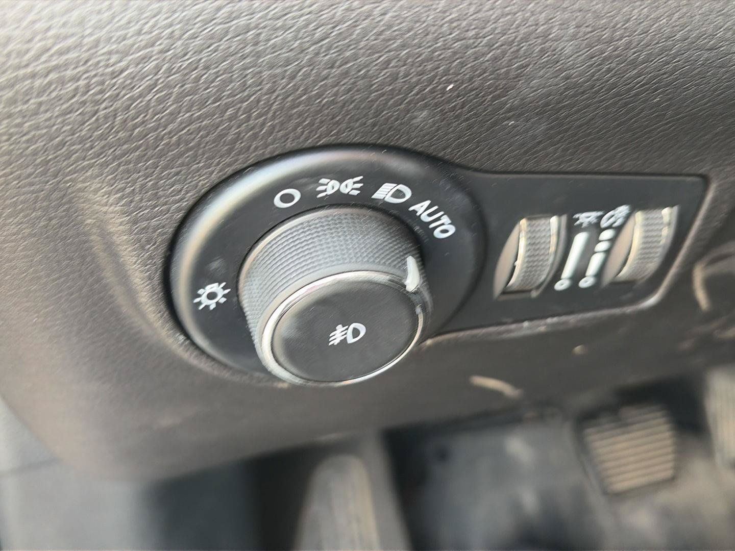 Used 2025 Jeep Compass Limited AWD/4WD image 16