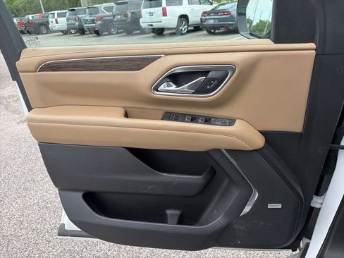 Used 2021 Chevrolet Suburban Premier w/ Premium Package RWD image 10