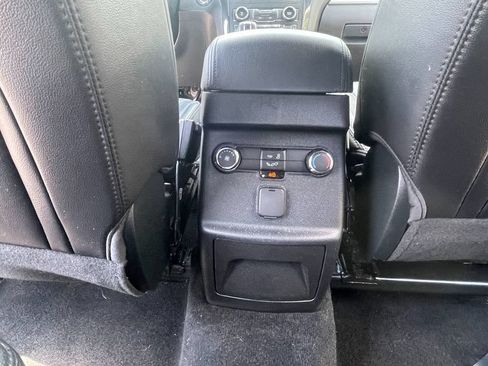 Used 2018 Ford Explorer XLT w/ Equipment Group 202A AWD/4WD image 29