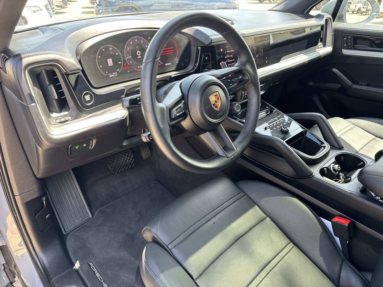 Used 2024 Porsche Cayenne AWD/4WD image 18