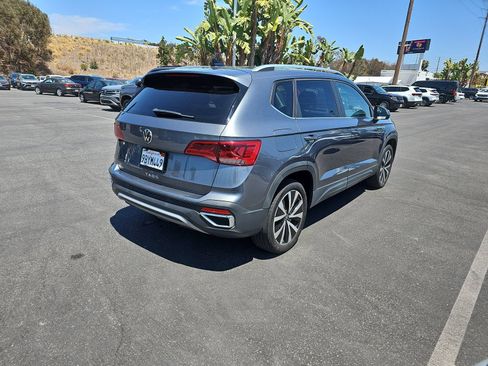 Used 2022 Volkswagen Taos SE FWD image 5