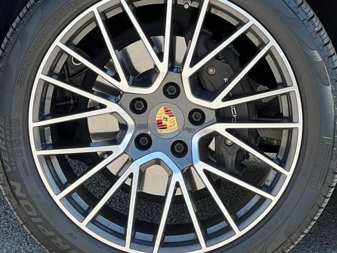 Certified 2020 Porsche Cayenne AWD/4WD image 12