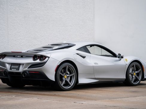 Used 2022 Ferrari F8 Tributo image 4