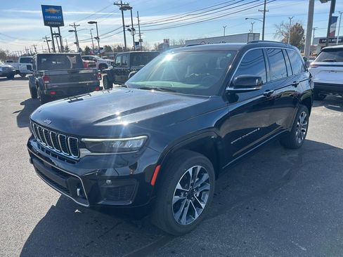Used 2023 Jeep Grand Cherokee Overland AWD/4WD image 3