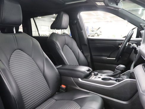 Used 2021 Toyota Highlander XSE image 22