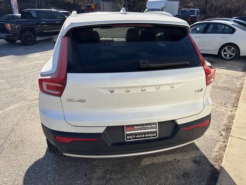 Used 2021 Volvo XC40 T5 Momentum image 6