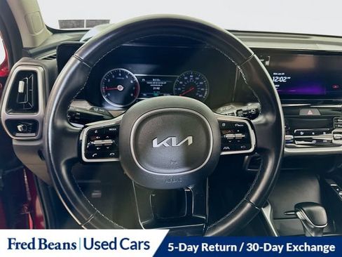 Used 2022 Kia Sorento S w/ Panoramic Sunroof Package AWD/4WD image 16