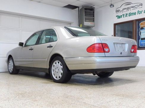 Used 1999 Mercedes-Benz E 320 4MATIC Sedan image 6