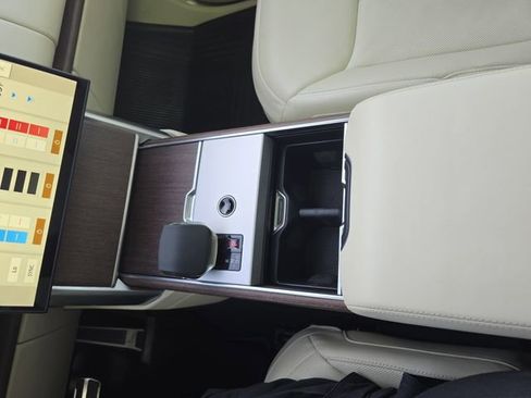 Used 2024 Land Rover Range Rover SE image 25