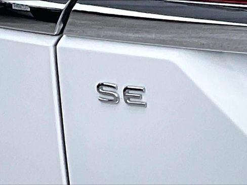 Used 2024 Volkswagen Atlas SE FWD image 10
