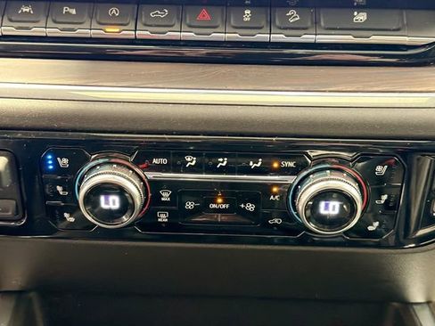 Used 2023 GMC Sierra 1500 SLT w/ SLT Premium Package image 16