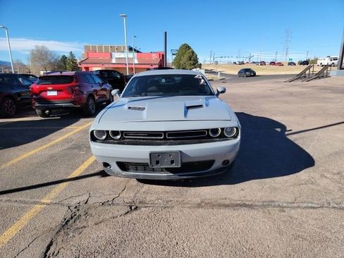 Used 2022 Dodge Challenger SXT image 2