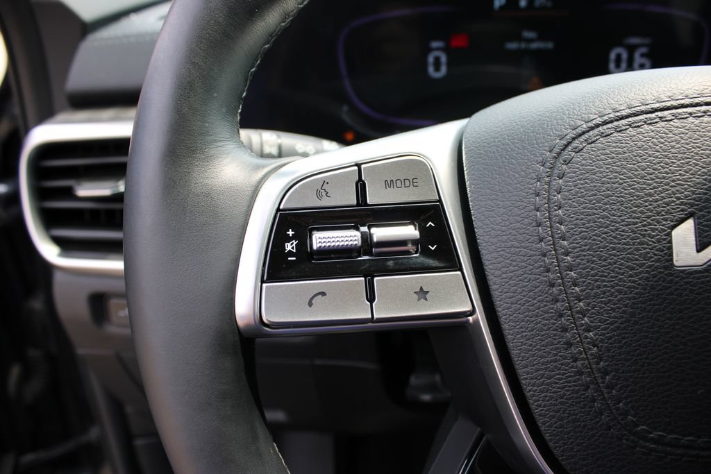 Used 2024 Kia Telluride EX w/ EX Captain's Chair Package AWD/4WD image 14