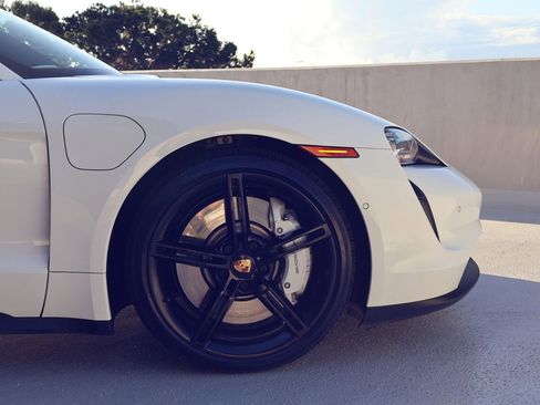 Certified 2022 Porsche Taycan image 11