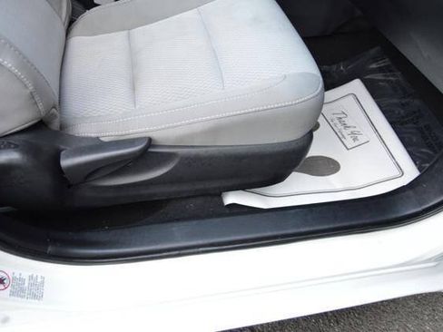 Used 2015 Toyota Corolla LE FWD image 29