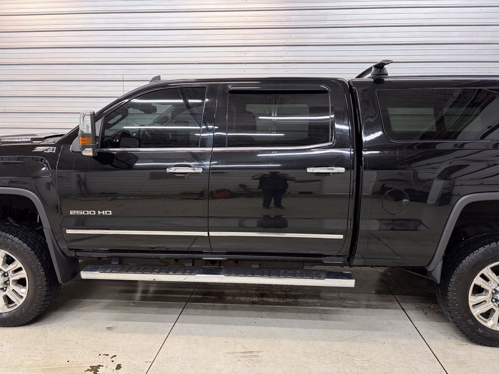 Used 2019 GMC Sierra 2500 SLT w/ Duramax Plus Package AWD/4WD image 9